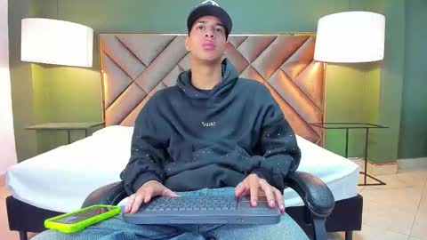 Tyler Rodriguez online show from October 23, 2025, 9:57 pm