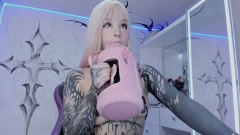 Snapshot of unachimbaherida chatting on February 3, 2025, 3:20 am Elle Danielle  online show from February 3, 2025, 3:20 am