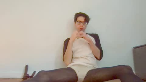 Snapshot of upsetboy chatting on October 22, 2025, 6:51 pm deaf mute boy online show from October 22, 2025, 6:51 pm