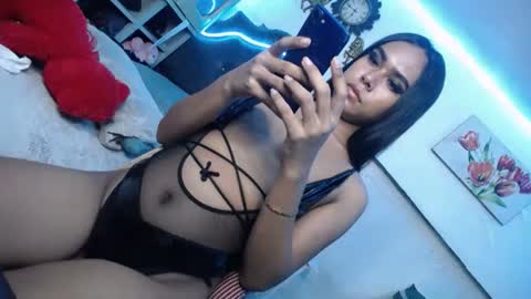 Snapshot of urasians_cummer chatting on December 20, 2024, 9:39 pm Pau online show from December 20, 2024, 9:39 pm