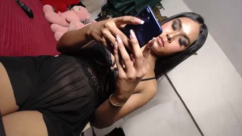 Snapshot of urasians_cummer chatting on January 2, 2025, 8:49 am Pau online show from January 2, 2025, 8:49 am