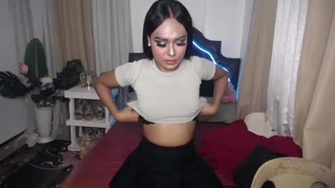 Snapshot of urasians_cummer chatting on January 22, 2025, 8:40 am Pau online show from January 22, 2025, 8:40 am