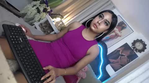 Snapshot of urasians_cummer chatting on February 5, 2025, 10:30 am Pau online show from February 5, 2025, 10:30 am