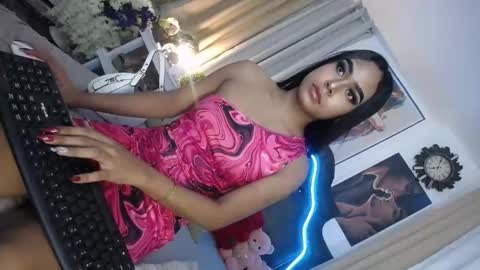 Snapshot of urasians_cummer chatting on February 14, 2025, 6:45 am Pau online show from February 14, 2025, 6:45 am