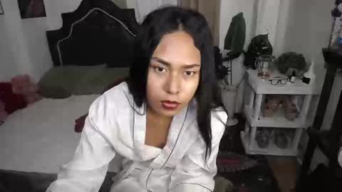 Snapshot of urasians_cummer chatting on March 9, 2025, 10:41 am Pau online show from March 9, 2025, 10:41 am