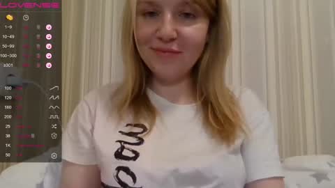 Snapshot of urbadkitty chatting on December 6, 2024, 3:55 pm urbadkitty online show from December 6, 2024, 3:55 pm