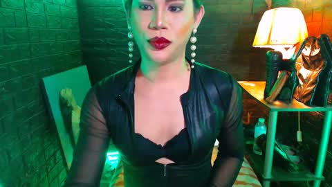 Snapshot of urhardcockqueenxxx chatting on December 20, 2024, 4:25 pm queen norelle online show from December 20, 2024, 4:25 pm