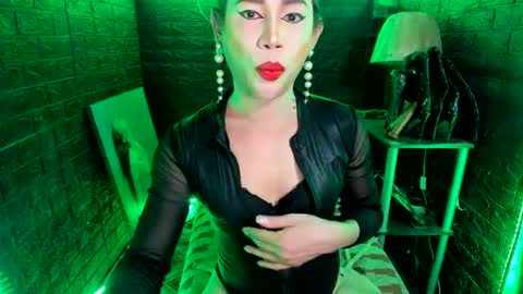 Snapshot of urhardcockqueenxxx chatting on February 4, 2025, 5:01 pm queen norelle online show from February 4, 2025, 5:01 pm