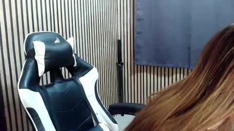 urpinaycutie online show from January 8, 2025, 12:26 pm