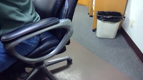 Snapshot of useemie chatting on December 17, 2024, 7:37 pm useemie online show from December 17, 2024, 7:37 pm