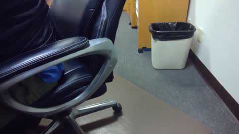 Snapshot of useemie chatting on January 6, 2025, 10:58 pm useemie online show from January 6, 2025, 10:58 pm