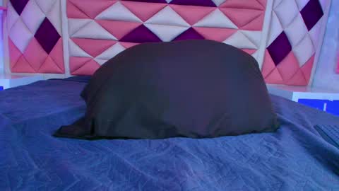 Snapshot of vale_castro1 chatting on October 10, 2025, 7:24 pm Valentina online show from October 10, 2025, 7:24 pm