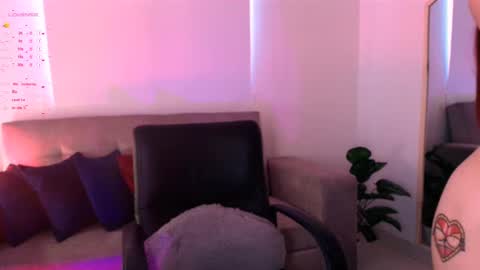 Snapshot of valengarcia_ chatting on March 7, 2025, 9:59 pm valen online show from March 7, 2025, 9:59 pm