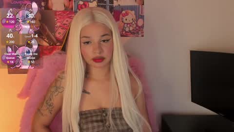 Snapshot of valentinna_5 chatting on February 6, 2025, 2:58 pm Danielle  Please help me to reach 300 thumbs up online show from February 6, 2025, 2:58 pm