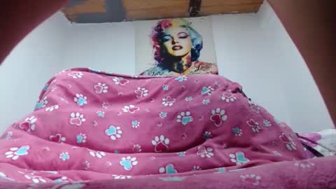 Snapshot of valerie_rousse chatting on January 24, 2025, 11:23 pm valerie_rousse online show from January 24, 2025, 11:23 pm