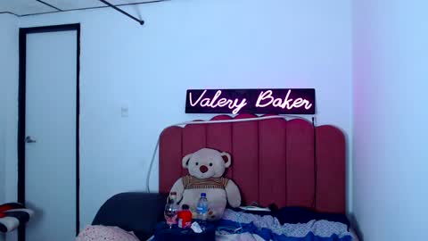 B V Naughty online show from December 15, 2024, 2:08 am