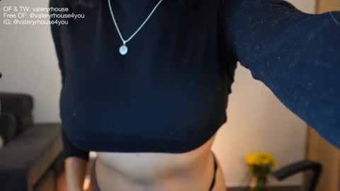 Snapshot of valeryrhouse_ chatting on December 10, 2024, 1:32 am All my links here online show from December 10, 2024, 1:32 am