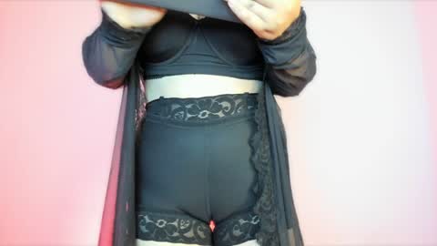 Snapshot of valerysoto_ chatting on January 15, 2025, 10:49 am Valery Soto online show from January 15, 2025, 10:49 am