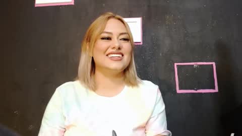 Snapshot of vallery_doll chatting on February 2, 2025, 9:13 pm Valerie online show from February 2, 2025, 9:13 pm