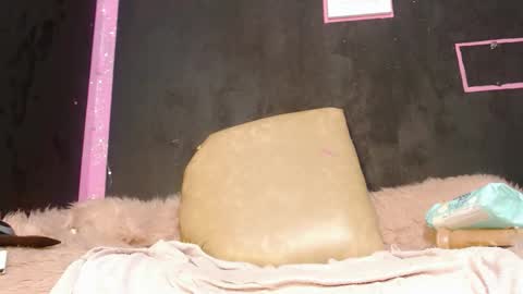 Snapshot of vallery_doll chatting on February 3, 2025, 2:14 am Valerie online show from February 3, 2025, 2:14 am