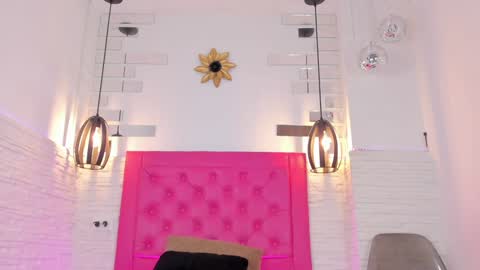 Snapshot of valloletsamar chatting on January 17, 2025, 2:18 pm Vallolet Peach  online show from January 17, 2025, 2:18 pm