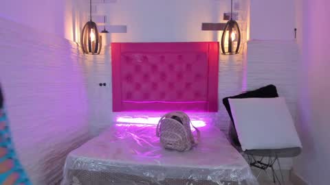 Snapshot of valloletsamar chatting on February 7, 2025, 11:12 am Vallolet Peach  online show from February 7, 2025, 11:12 am