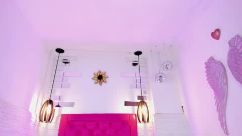 Snapshot of valloletsamar chatting on March 2, 2025, 11:07 am Vallolet Peach  online show from March 2, 2025, 11:07 am