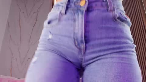 Snapshot of valloletsamar chatting on October 17, 2025, 11:24 am Vallolet Peach  online show from October 17, 2025, 11:24 am