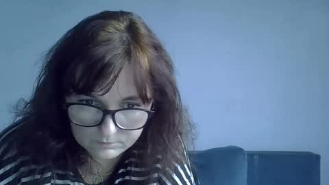 Snapshot of vally_bek1 chatting on November 12, 2025, 10:04 am vally_bek1 online show from November 12, 2025, 10:04 am