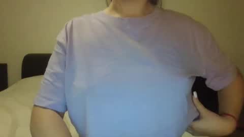 Snapshot of vanesajewel chatting on March 2, 2025, 8:40 pm VanesaJewel online show from March 2, 2025, 8:40 pm