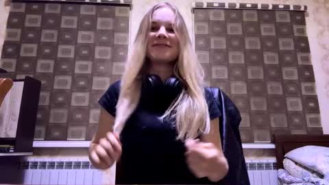 Snapshot of vaniasaisa chatting on November 12, 2025, 1:44 pm Saisa online show from November 12, 2025, 1:44 pm