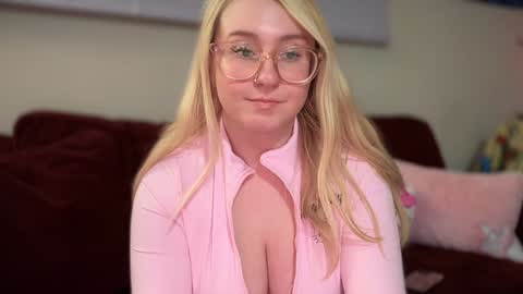 Snapshot of vanillapuddingpie chatting on February 4, 2025, 3:44 am vanillapuddingpie online show from February 4, 2025, 3:44 am