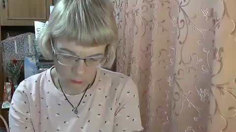 Vanillaxcreamy online show from December 4, 2024, 1:42 pm