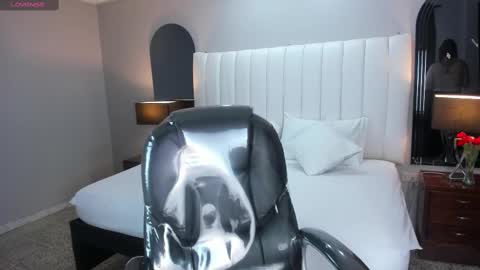 Snapshot of vanitysex chatting on February 17, 2025, 11:34 am Karine online show from February 17, 2025, 11:34 am