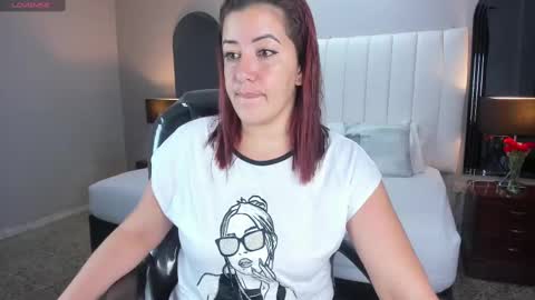 Snapshot of vanitysex chatting on February 28, 2025, 11:36 am Karine online show from February 28, 2025, 11:36 am