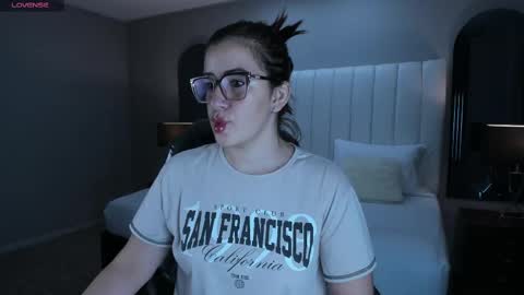 Snapshot of vanitysex chatting on September 9, 2025, 11:32 am Karine online show from September 9, 2025, 11:32 am