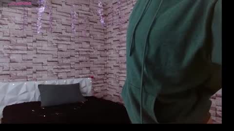 Snapshot of vanse_lust chatting on September 17, 2025, 6:20 pm Karuna online show from September 17, 2025, 6:20 pm