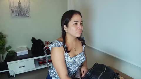 Snapshot of vctoria_collins_ chatting on September 10, 2025, 10:48 am Victoria online show from September 10, 2025, 10:48 am
