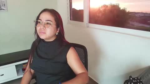 Snapshot of vctoria_collins_ chatting on October 2, 2025, 11:06 am Victoria online show from October 2, 2025, 11:06 am