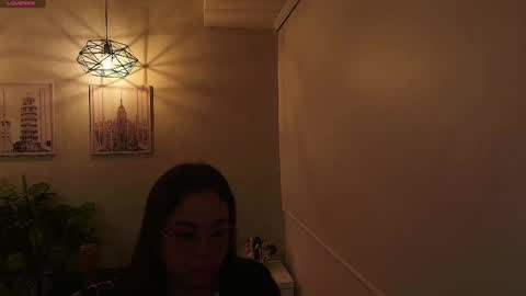 Snapshot of vctoria_collins_ chatting on October 4, 2025, 10:57 am Victoria online show from October 4, 2025, 10:57 am