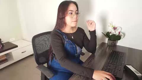Snapshot of vctoria_collins_ chatting on October 17, 2025, 11:13 am Victoria online show from October 17, 2025, 11:13 am