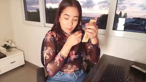 Snapshot of vctoria_collins_ chatting on October 18, 2025, 11:00 am Victoria online show from October 18, 2025, 11:00 am