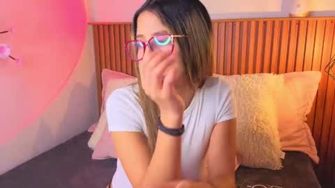 Snapshot of vicky_bass chatting on September 23, 2025, 8:34 pm VICTORIA online show from September 23, 2025, 8:34 pm