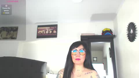 Vicky  online show from October 15, 2025, 10:59 am