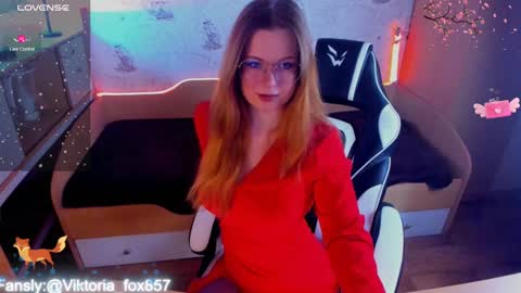 Snapshot of victoria_the_fox chatting on January 7, 2025, 8:13 am    -   The Divine Fox online show from January 7, 2025, 8:13 am