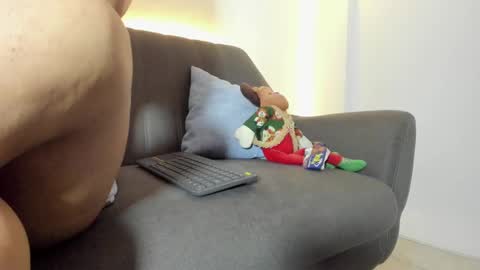 Snapshot of viic_strong1 chatting on December 5, 2024, 10:01 pm Victoria Strong online show from December 5, 2024, 10:01 pm