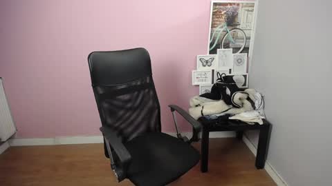 Snapshot of viktoria_lovely chatting on January 31, 2025, 9:27 am viktoria_lovely online show from January 31, 2025, 9:27 am