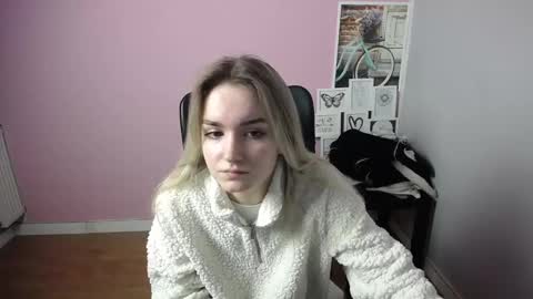 Snapshot of viktoria_lovely chatting on February 3, 2025, 8:02 am viktoria_lovely online show from February 3, 2025, 8:02 am