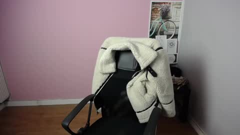 Snapshot of viktoria_lovely chatting on February 19, 2025, 6:11 am viktoria_lovely online show from February 19, 2025, 6:11 am