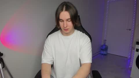 Snapshot of vincent__strong chatting on December 24, 2024, 8:33 am Vincent Strong online show from December 24, 2024, 8:33 am